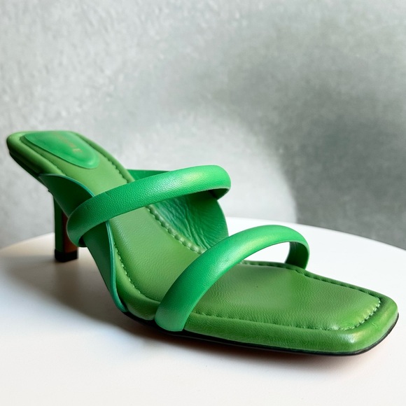 Frame Denim Shoes - 🌸FRAME🌸 Le Carlotta Green Leather Sandal Size: 37